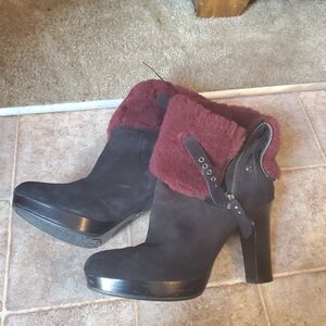 UGG Scarlett Sheepskin Cuff Black Suede Leather Burgundy Fur Ankle Boot US 8